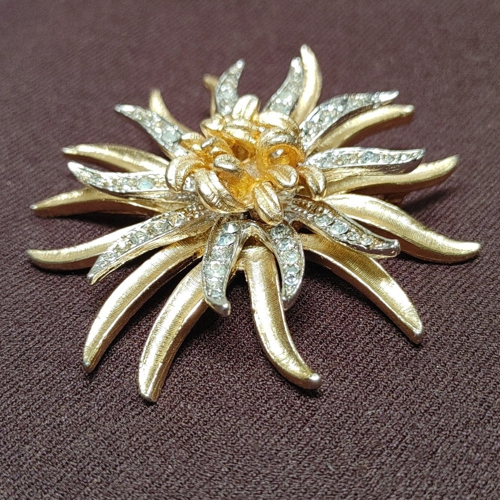 VTG Coro Elegant Gold and Silver Floral Brooch - Picture 2 of 9